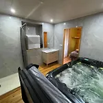 Апартаменты Avec Jacuzzi