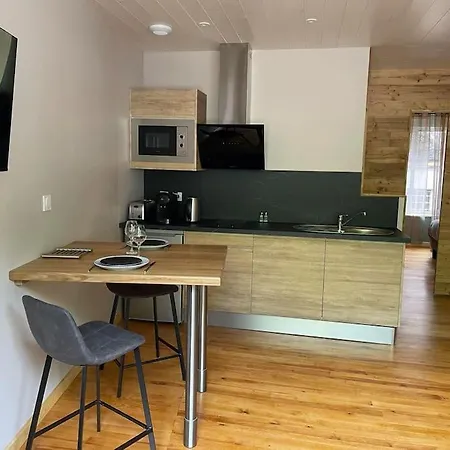 Avec Jacuzzi Apartment